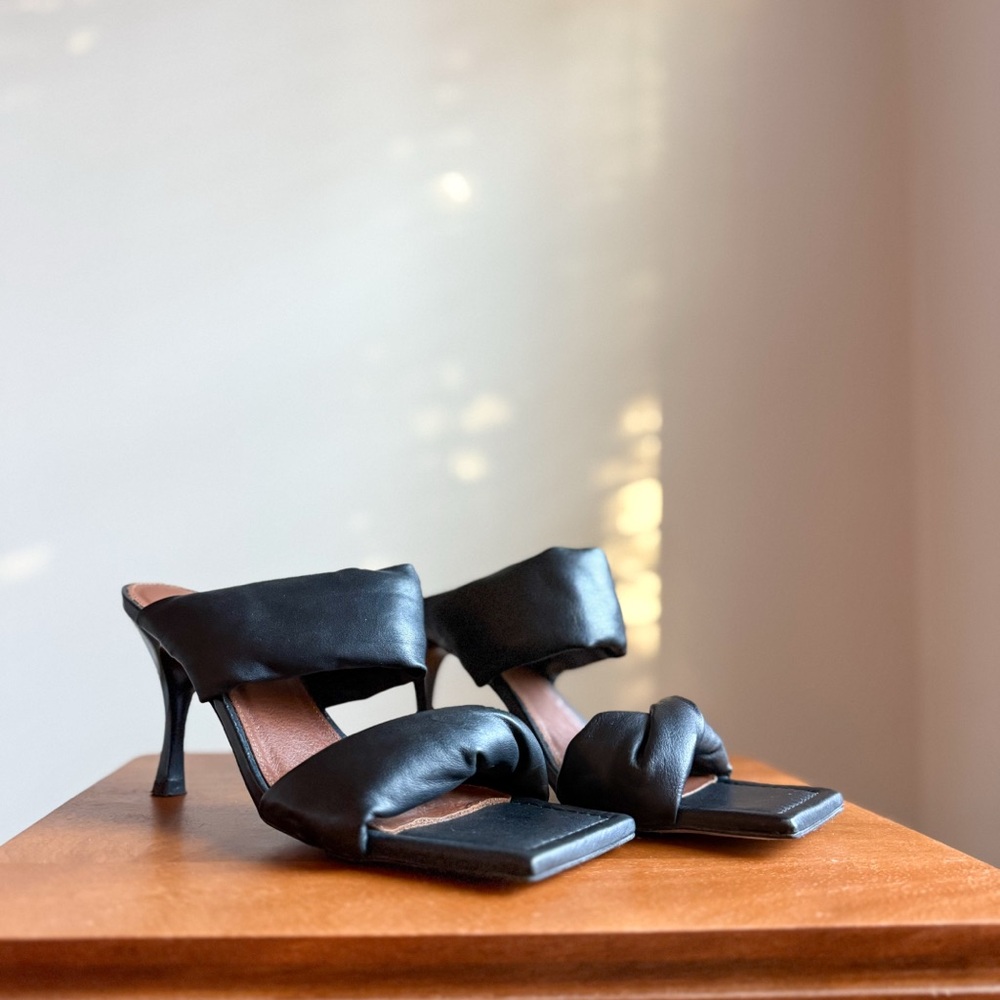 EUC ALOHAS x Natasha Puffy Leather Mule Heels Size 9